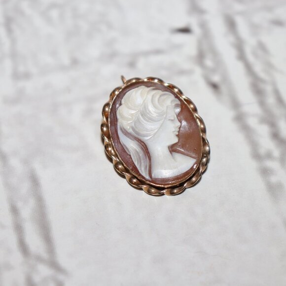 🎀 Vintage Cameo Brooch / Pendant – Ronchi – 1/12 14K Gold-Filled – 1 1/8" Tall - Picture 6 of 7